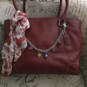 Coach Vtg '02 Hamptons Red Leather EUC w/ Twilly & Purse Necklace Included